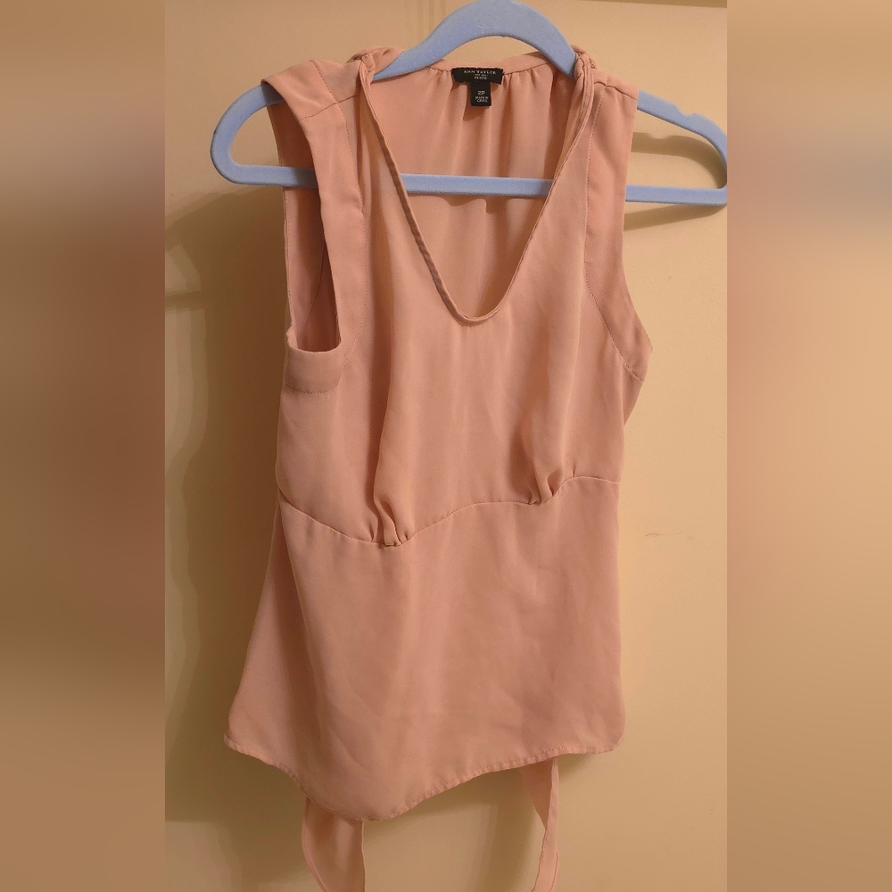 Ann Taylor 2P light pink, sleeveless blouse with necktie